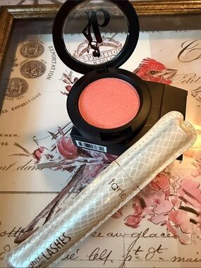 Duo Coral-Pink Blush with Tarte Mascara